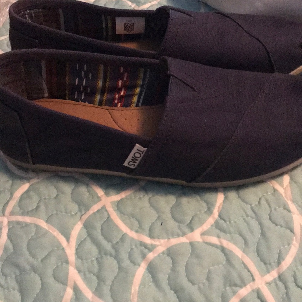 Toms Shoes